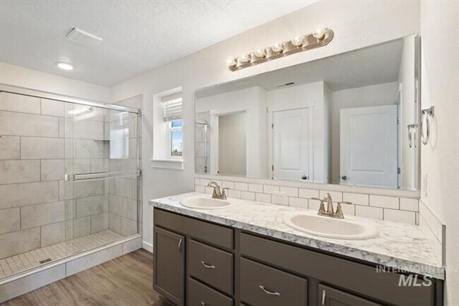 Building Photo - Adorable Townhome in South Meridian