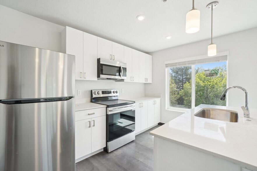 Building Photo - 1326 S 500 E