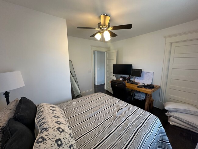 Building Photo - Spacious 3-Bedroom with Luxury Upgrades!!