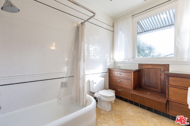 Building Photo - 3234 Ettrick St