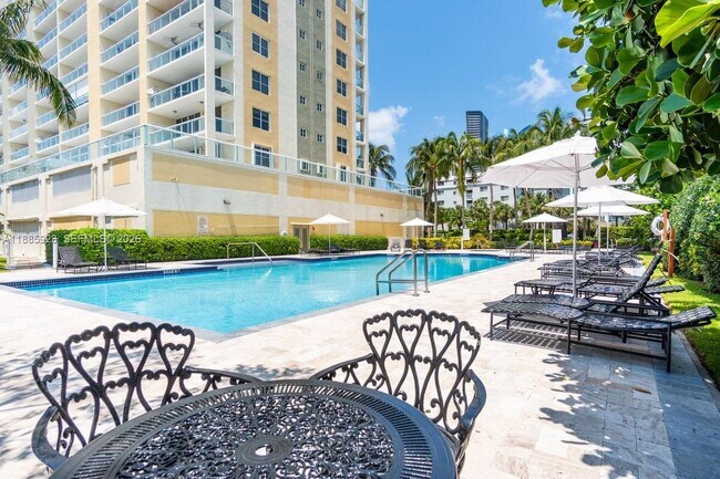 Building Photo - 17050 N Bay Rd