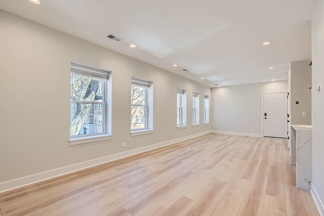 Building Photo - 5014 N Rockwell St