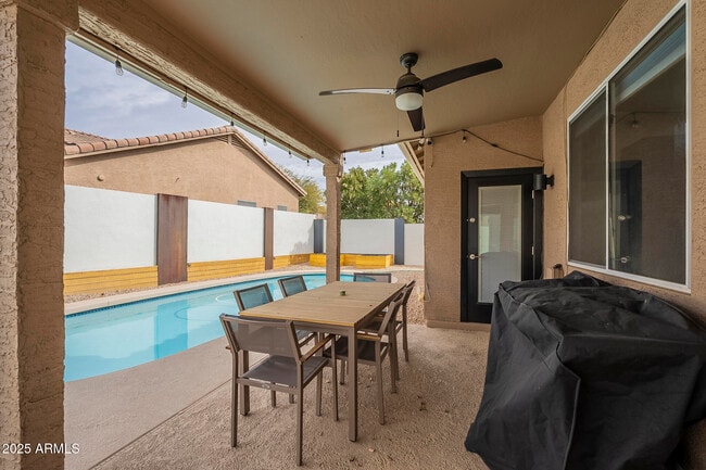 Building Photo - 9102 E Siesta Ln
