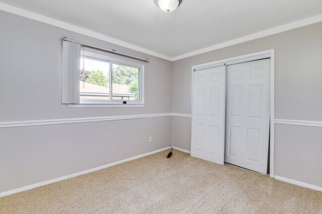 Building Photo - Introducing a beautiful 3 bedroom, 1 bathr...