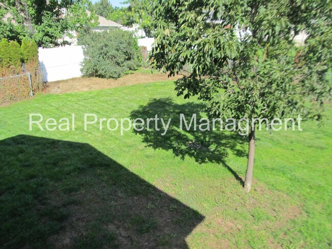 Building Photo - A beautiful 4 bed, 3 bath Home in River Heights! Half Off Pro Rated Rent for August!