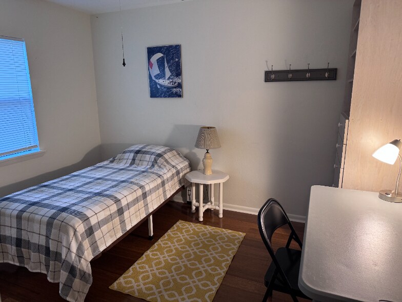 Building Photo - 4530 NW 27th Terrace