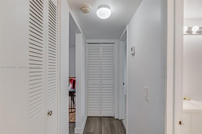 Building Photo - 1801 S Treasure Dr