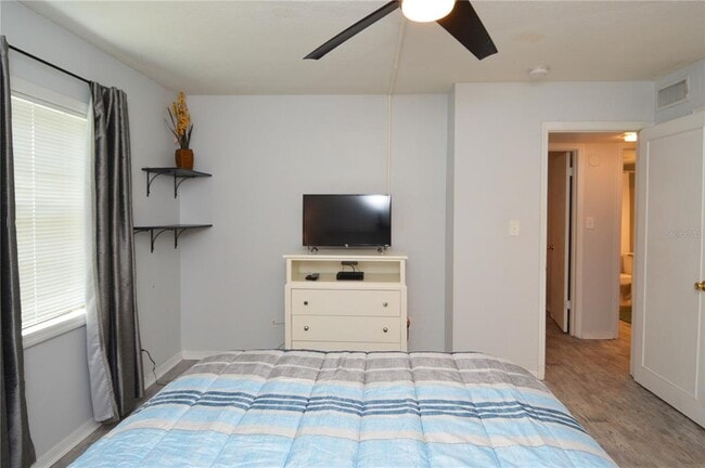 Building Photo - 3873 Pompano Dr SE