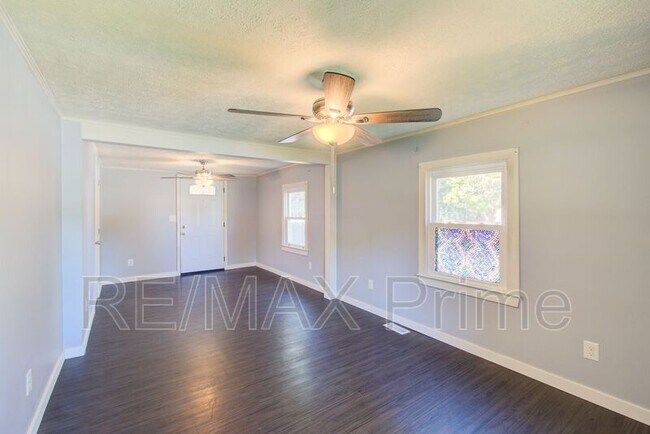 Building Photo - 321 Patrician Dr