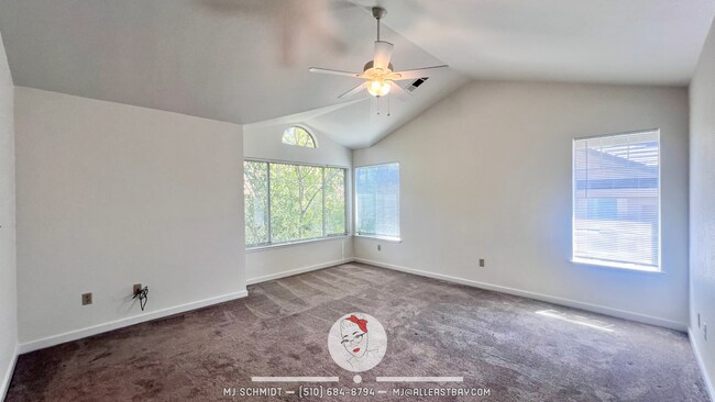 Building Photo - 303 Sutton Cir