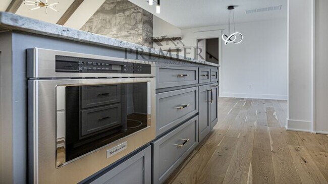 Building Photo - Stunning Remodeled 4 bedroom / 4 bath-2026...