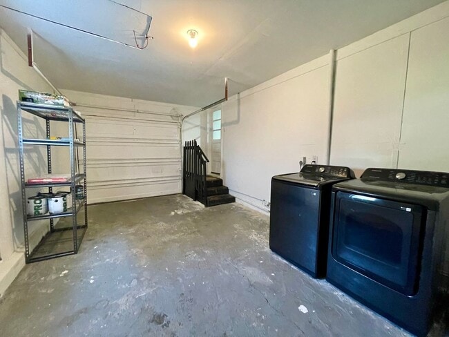 Building Photo - 3561 Champlain Ln
