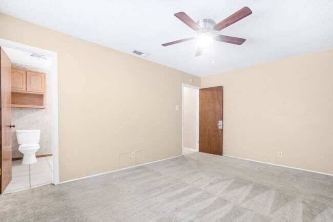 Building Photo - 5003 Starfire St