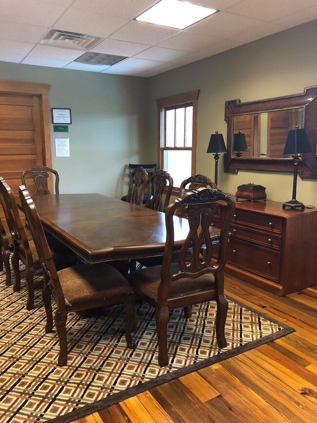 Building Photo - Roommate Matching Available in Harts Cove!