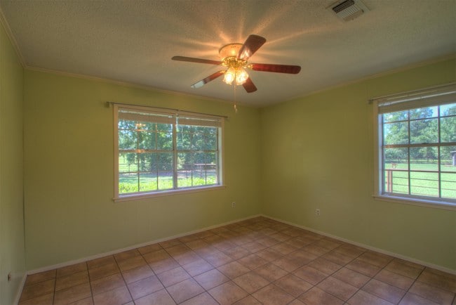 Building Photo - 303 Clements Rd