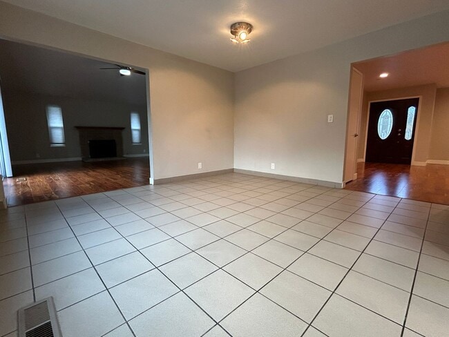 Building Photo - Beautifully Updated 4-Bedroom Home in Came...