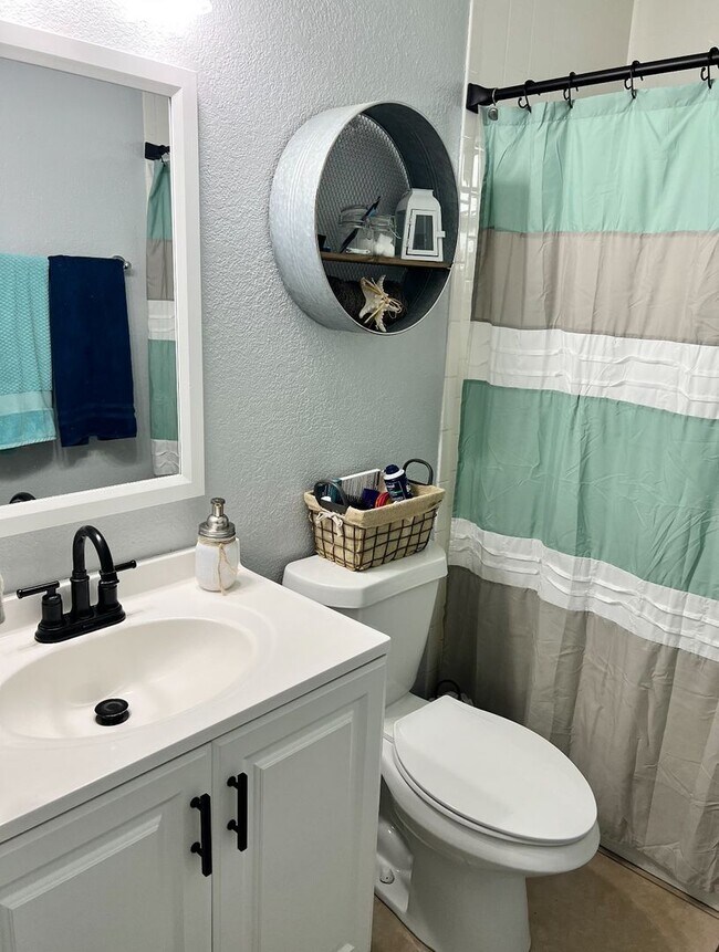 Building Photo - AUGUST MOVE IN FOR THIS RANCH STYLE HOME I...