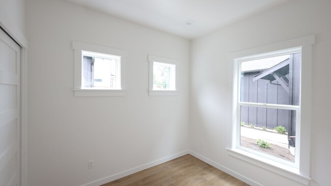 Building Photo - 3 Bed 2 Bath - A/C Mini-split - Fabulous F...