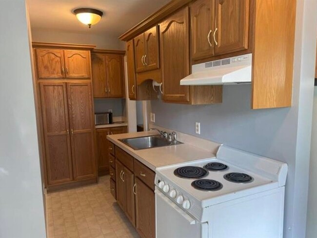 Building Photo - 116 Concord St