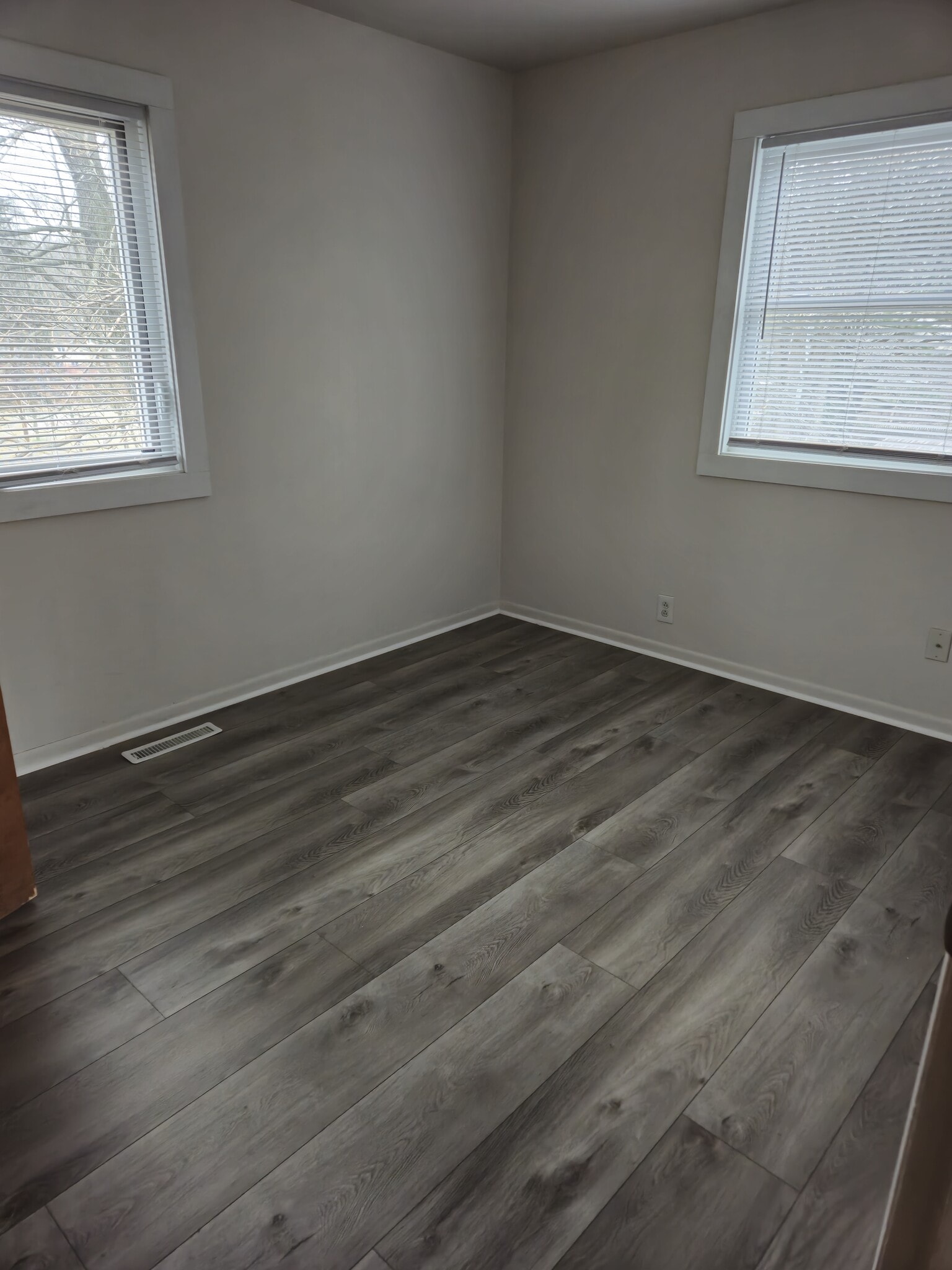 Building Photo - 18685 W Spring Lake Rd