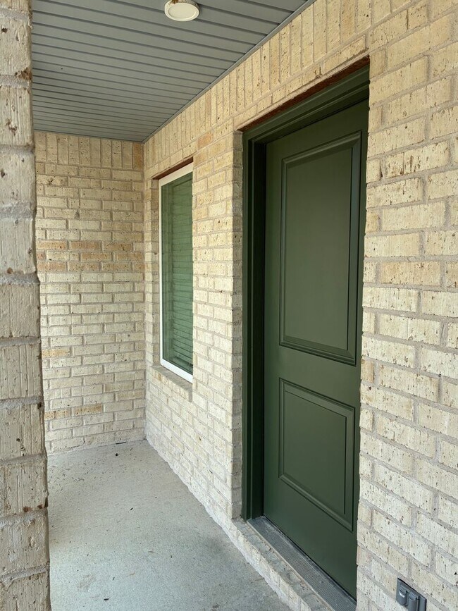 Building Photo - 1406 Manor Ct
