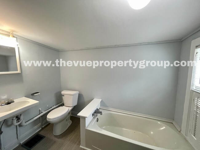 Building Photo - Spacious 3-Bedroom, 2-Bath Home with Modern Updates & Flex Rooms