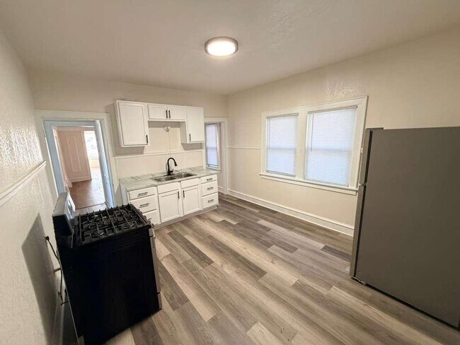 Building Photo - 2217 N 15th St