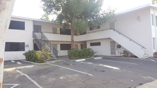 Building Photo - MOVE-In Special-Spacious La Mesa 2BR/1BA e...