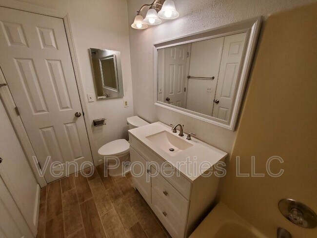 Building Photo - 111 Yorktown Dr