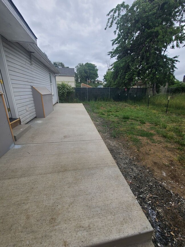 Building Photo - 2 bedroom, 1 bath downtown Dallas with yard