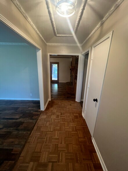 Building Photo - 1805 Yarborough Dr