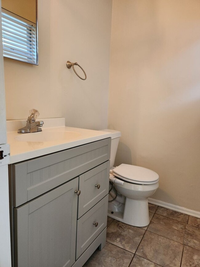 Building Photo - Charming 3 Bedroom/1.5 Bath home on Wilmin...