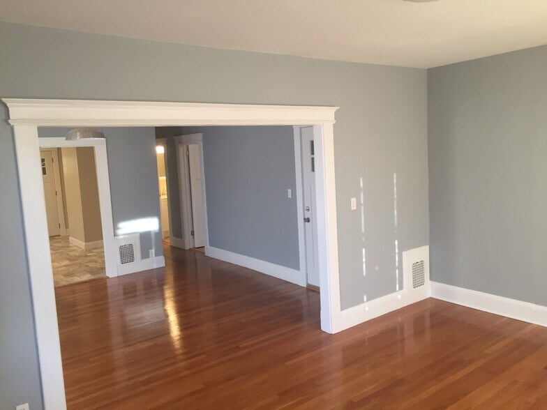 Building Photo - 48 Nesbit Avenue