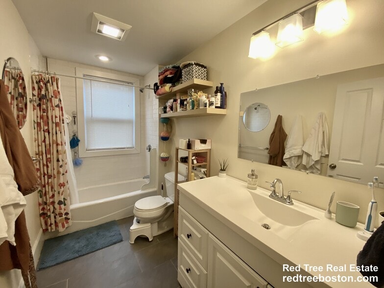 Building Photo - 177 School St