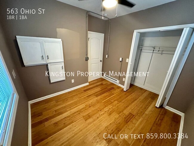 Building Photo - Stunning 1 Bedroom!