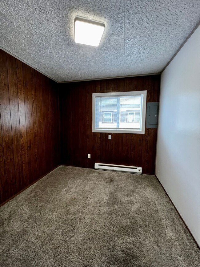 Building Photo - D1011