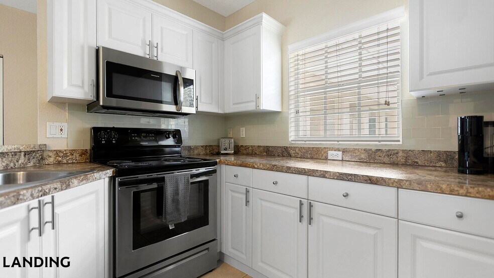 Building Photo - 3695 Island Club Dr