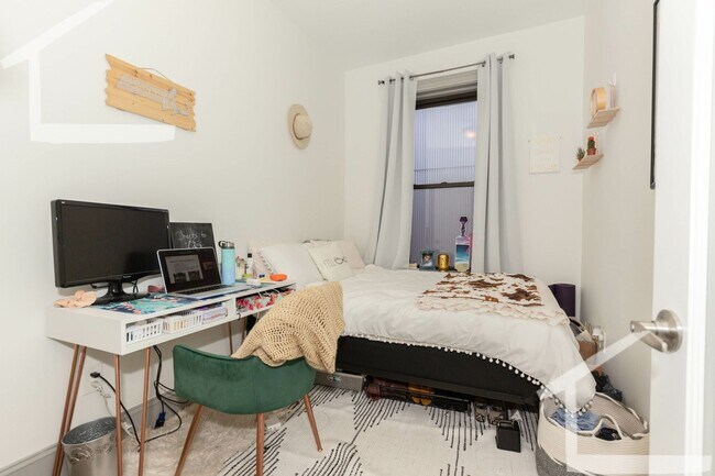 Building Photo - Minutes to Berklee, NEU & BU