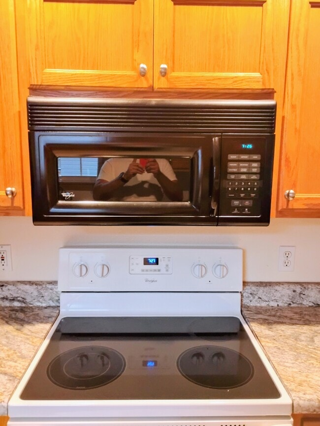 Building Photo - 428 W White Ash St