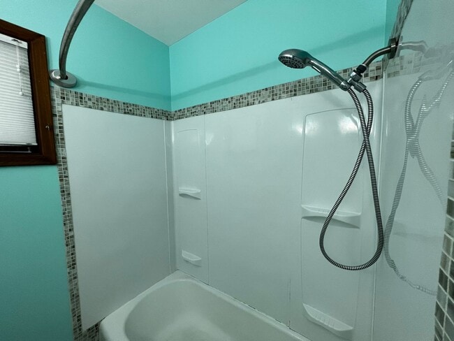 Building Photo - 3 Bedroom 2 Bath House For Rent