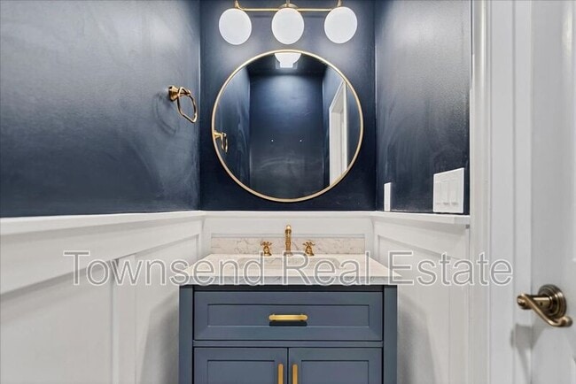 Building Photo - 695 Cedar Point