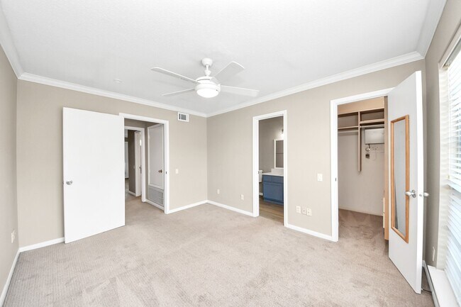 Building Photo - 1860 White Oak Dr