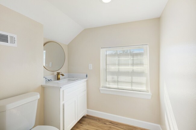 Building Photo - 2329 Lidstone St