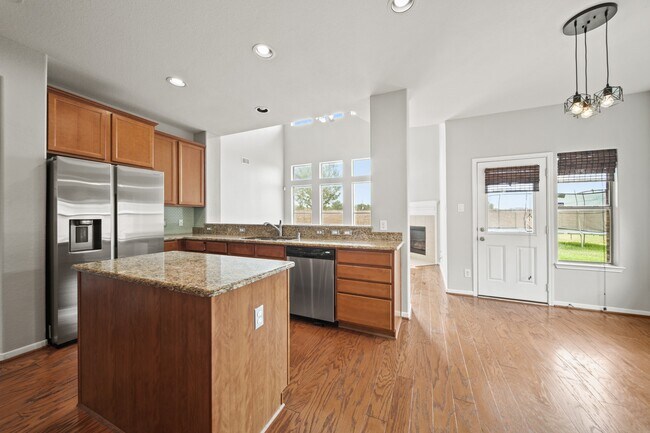 Building Photo - 25959 Ravenside Dr