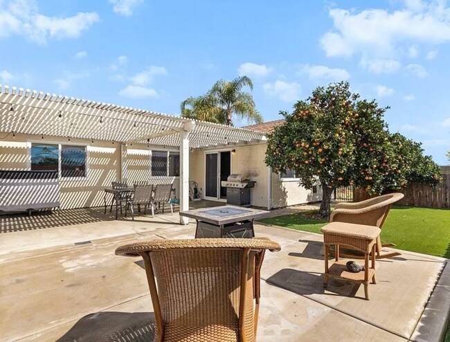 Building Photo - 3633 La Mirada Dr