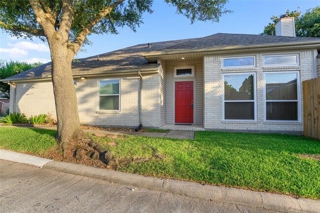 Building Photo - 10335 Emerald Oaks Dr