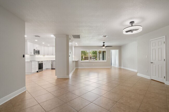 Building Photo - Renovated Winter Park 32789 Home for Lease