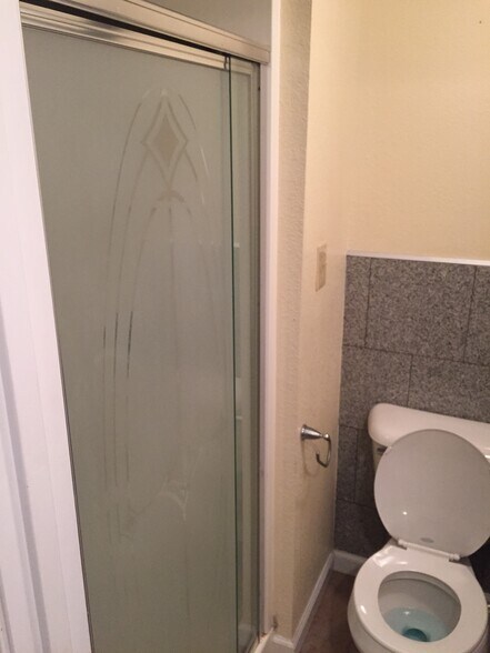 LOWER LEVEL BATH - 2816 Independence St