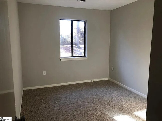 Building Photo - 100 Buttercup Way