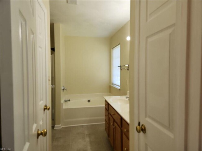 Building Photo - RENTAL